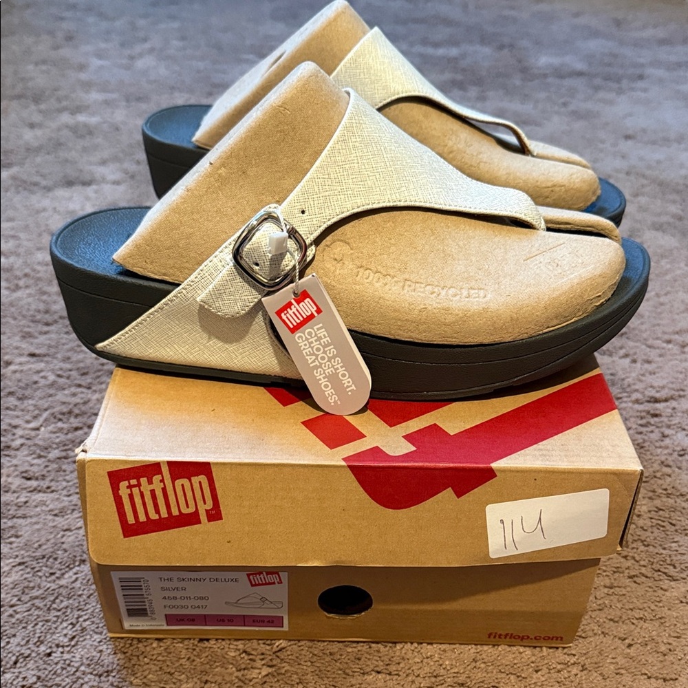 NEW 10 FitFlop Cream and Black Slide Sandals